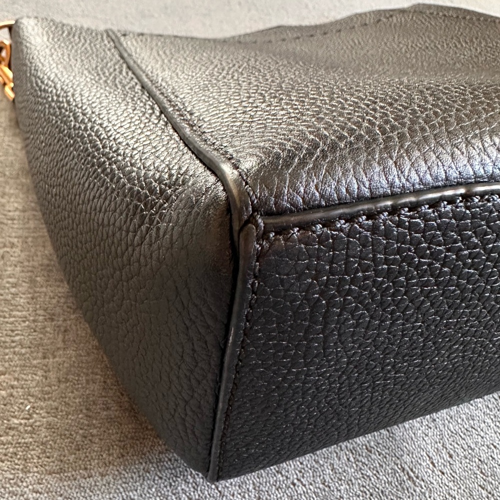 Tory Burch McGraw Pebbled Leather Bucket Bag | Black | Gold Hardware - Picture 5 of 15